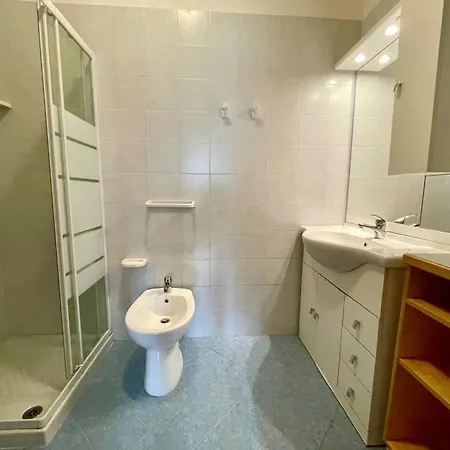 Spacious Flat Near The